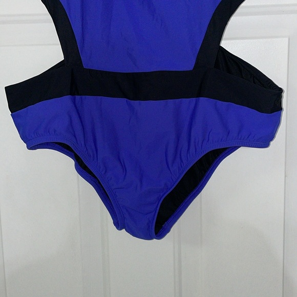 MIRACLESUIT High Neck Halter Cut Out Open Back Slimming Swim Suit One Piece 16 - Picture 3 of 8
